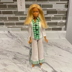 Vintage 1971 Malibu Barbie with outfit made in Japan